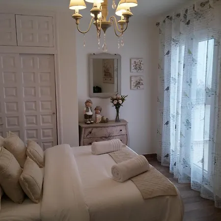 Centre Mediterranean House- 5 Bedroom, 4 Bathroom, Terrace Courtyard, Private Rooptop Pool *