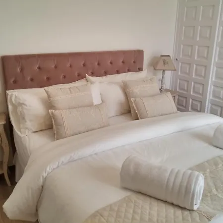 Centre Mediterranean House- 5 Bedroom, 4 Bathroom, Terrace Courtyard, Private Rooptop Pool * سيدجيس