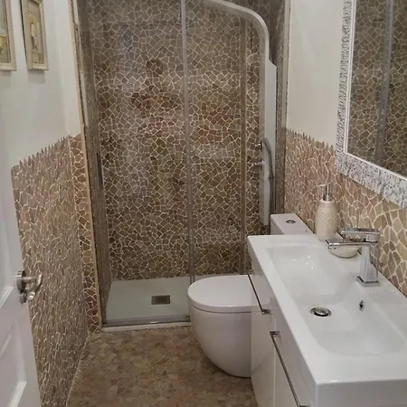Centre Mediterranean House- 5 Bedroom, 4 Bathroom, Terrace Courtyard, Private Rooptop Pool