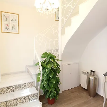 Centre Mediterranean House- 5 Bedroom, 4 Bathroom, Terrace Courtyard, Private Rooptop Pool * سيدجيس