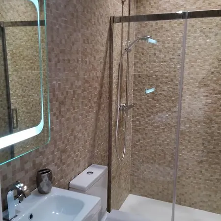 Centre Mediterranean House- 5 Bedroom, 4 Bathroom, Terrace Courtyard, Private Rooptop Pool * Sitges