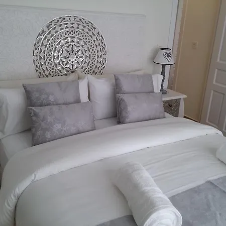 Nyaraló Centre Mediterranean House- 5 Bedroom, 4 Bathroom, Terrace Courtyard, Private Rooptop Pool