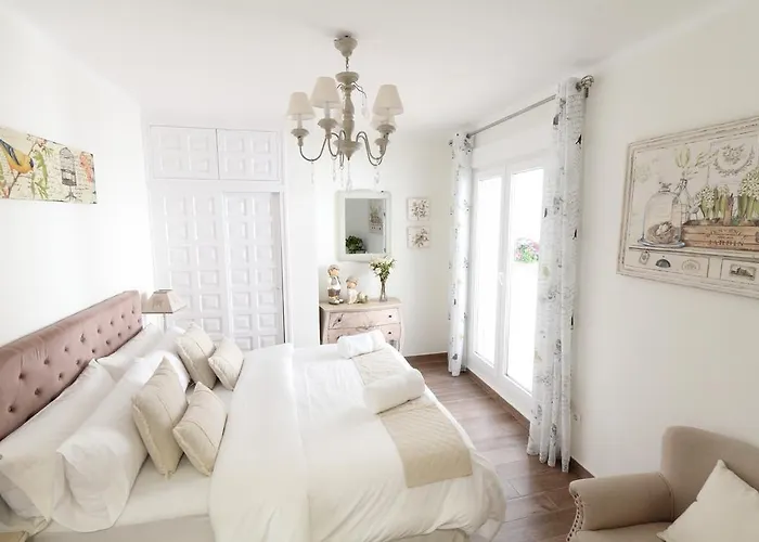 Centre Mediterranean House- 5 Bedroom, 4 Bathroom, Terrace Courtyard, Private Rooptop Pool Dom wakacyjny Sitges