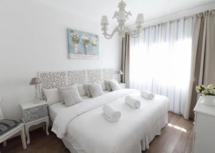 Centre Mediterranean House- 5 Bedroom, 4 Bathroom, Terrace Courtyard, Private Rooptop Pool