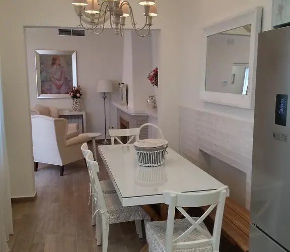 Dom wakacyjny Centre Mediterranean House- 5 Bedroom, 4 Bathroom, Terrace Courtyard, Private Rooptop Pool