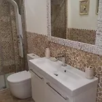 Centre Mediterranean House- 5 Bedroom, 4 Bathroom, Terrace Courtyard, Private Rooptop Pool *
