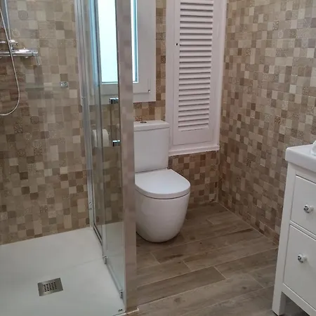 Dom wakacyjny Centre Mediterranean House- 5 Bedroom, 4 Bathroom, Terrace Courtyard, Private Rooptop Pool Sitges