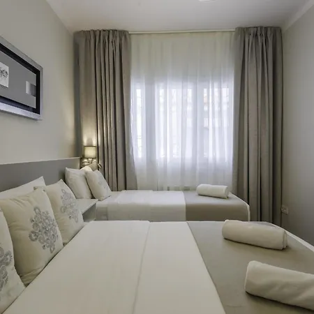 Centre Mediterranean House- 5 Bedroom, 4 Bathroom, Terrace Courtyard, Private Rooptop Pool * سيدجيس