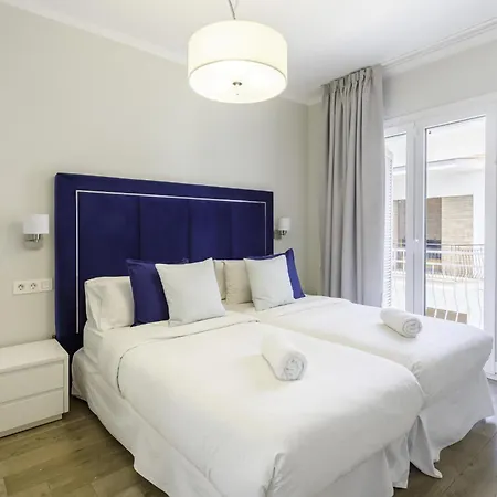 بيت للعطل Centre Mediterranean House- 5 Bedroom, 4 Bathroom, Terrace Courtyard, Private Rooptop Pool *