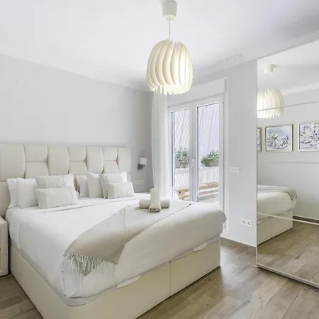 بيت للعطل Centre Mediterranean House- 5 Bedroom, 4 Bathroom, Terrace Courtyard, Private Rooptop Pool سيدجيس