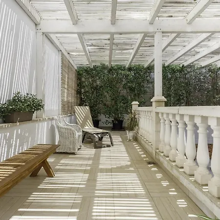 بيت للعطل Centre Mediterranean House- 5 Bedroom, 4 Bathroom, Terrace Courtyard, Private Rooptop Pool *