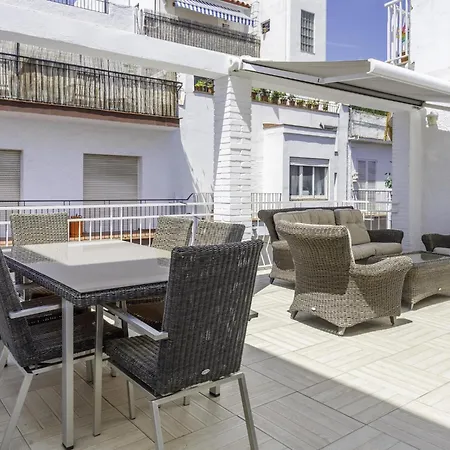 Centre Mediterranean House- 5 Bedroom, 4 Bathroom, Terrace Courtyard, Private Rooptop Pool بيت للعطل سيدجيس