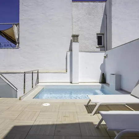 Centre Mediterranean House- 5 Bedroom, 4 Bathroom, Terrace Courtyard, Private Rooptop Pool *
