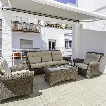 Centre Mediterranean House- 5 Bedroom, 4 Bathroom, Terrace Courtyard, Private Rooptop Pool بيت للعطل *