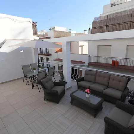 Centre Mediterranean House- 5 Bedroom, 4 Bathroom, Terrace Courtyard, Private Rooptop Pool * Sitges