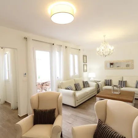 別荘 Centre Mediterranean House- 5 Bedroom, 4 Bathroom, Terrace Courtyard, Private Rooptop Pool *