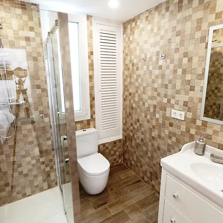 Dom wakacyjny Centre Mediterranean House- 5 Bedroom, 4 Bathroom, Terrace Courtyard, Private Rooptop Pool Sitges