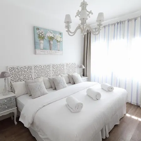 Centre Mediterranean House- 5 Bedroom, 4 Bathroom, Terrace Courtyard, Private Rooptop Pool