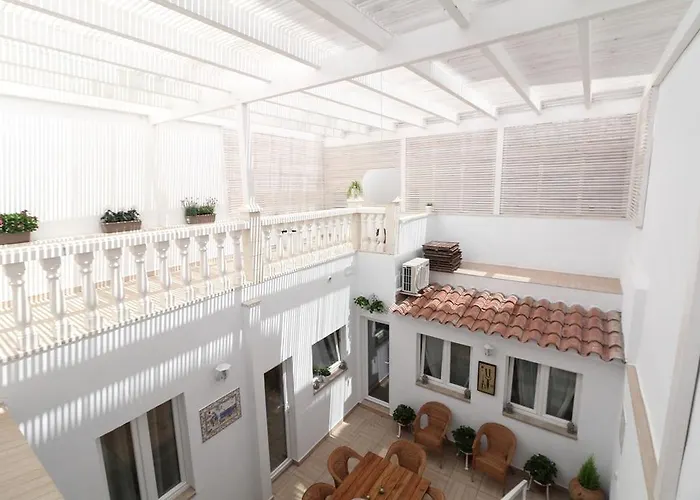 Centre Mediterranean House- 5 Bedroom, 4 Bathroom, Terrace Courtyard, Private Rooptop Pool