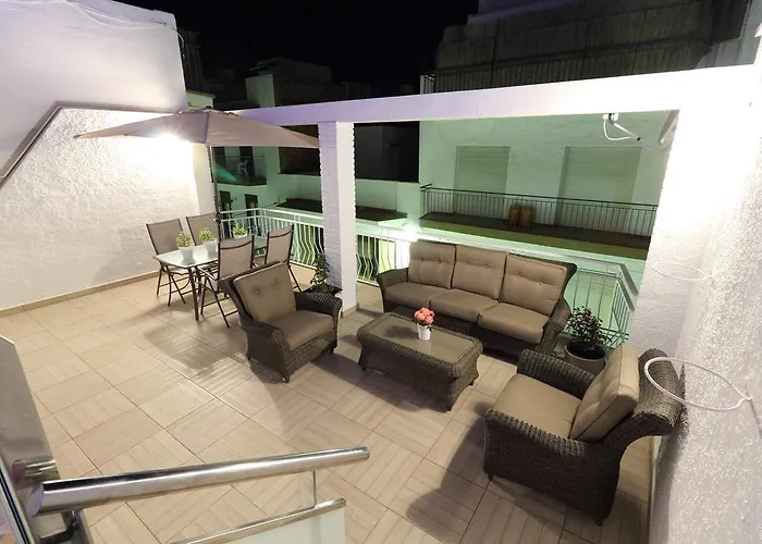 Centre Mediterranean House- 5 Bedroom, 4 Bathroom, Terrace Courtyard, Private Rooptop Pool Prázdninový dům Sitges