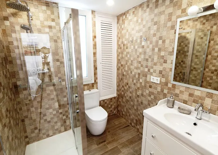 Prázdninový dům Centre Mediterranean House- 5 Bedroom, 4 Bathroom, Terrace Courtyard, Private Rooptop Pool Sitges