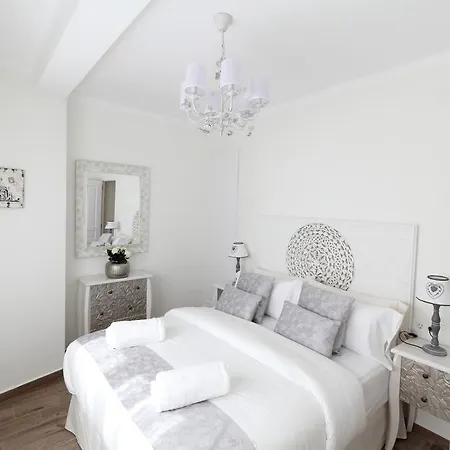 Σπίτι διακοπών Centre Mediterranean House- 5 Bedroom, 4 Bathroom, Terrace Courtyard, Private Rooptop Pool Σίτζες