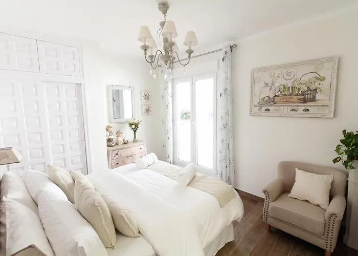 Centre Mediterranean House- 5 Bedroom, 4 Bathroom, Terrace Courtyard, Private Rooptop Pool Сasa de vacaciones Sitges