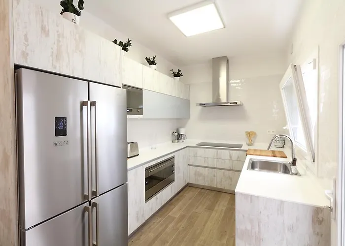 Centre Mediterranean House- 5 Bedroom, 4 Bathroom, Terrace Courtyard, Private Rooptop Pool Сasa de vacaciones *